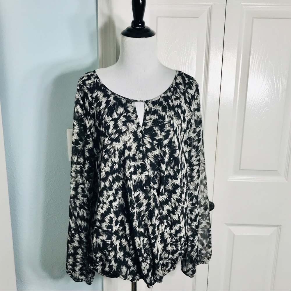 Vince Camuto Black & White Long Sleeve Faux Wrap Keyhole Blouse Top Size Large